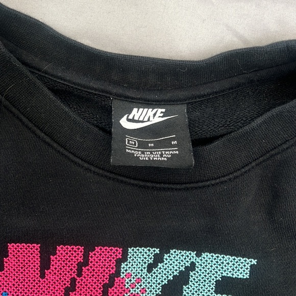 Nike women’s crop sweater. Great condition. Size medium, colour black - Picture 4 of 7